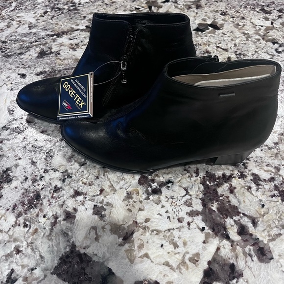 Ara Prisha Black Leather GORE-TEX Zip Ankle Boot 6.5 NWT - Picture 4 of 9